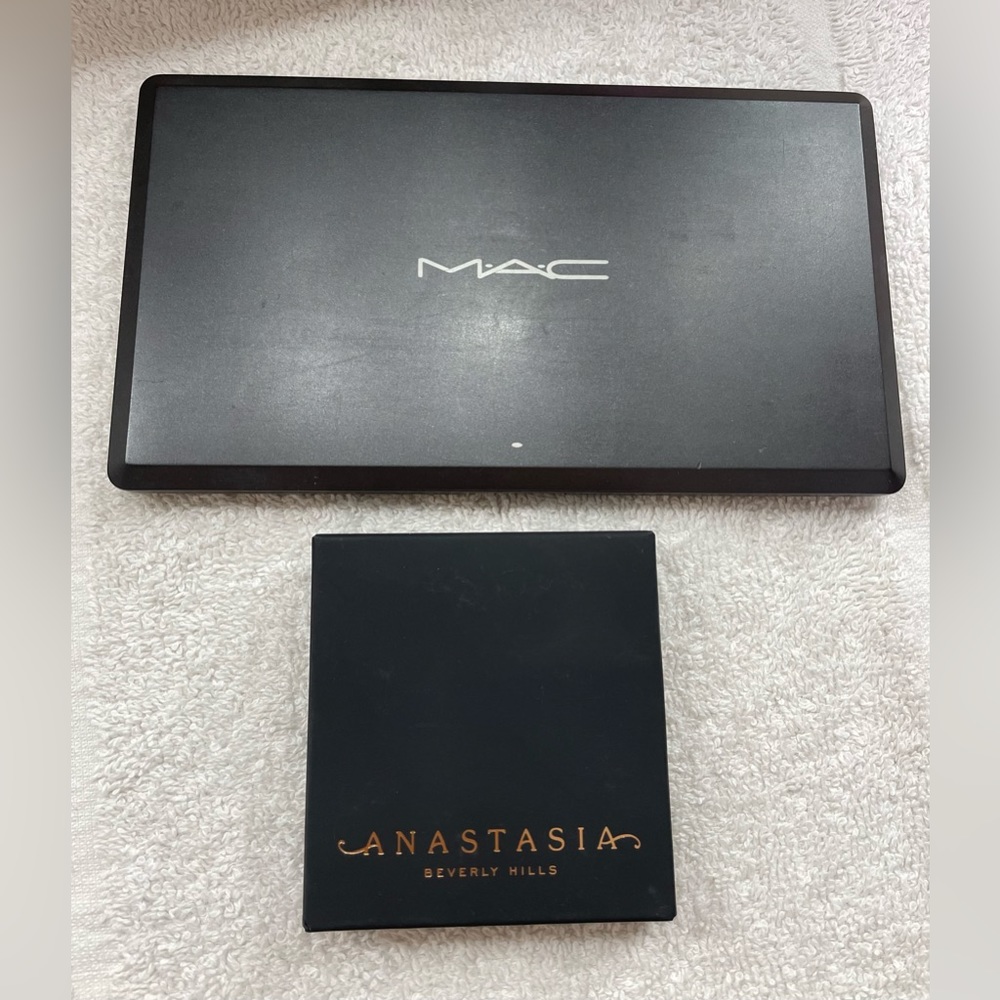 MAC Pro Empty Eyeshadow Palette & Anastasia BH Empty Eyeshadow Palette